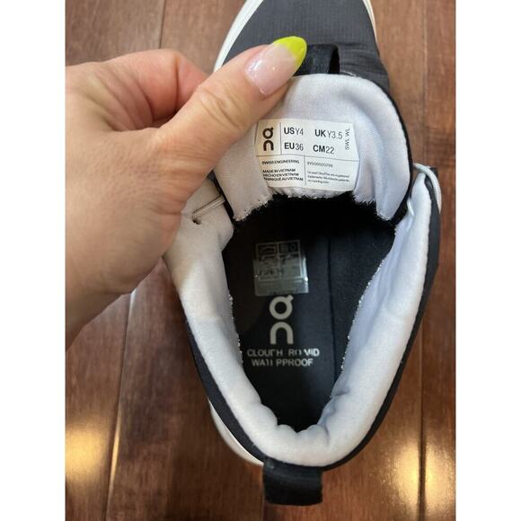 On Cloud Hero Mid Youth Shoes Size Y4 White Gray Waterproof Athletic Sneakers - Picture 8 of 10